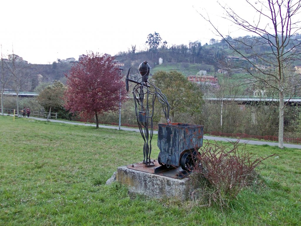 Monumento minero en El Entrego, San Martín del Rey Aurelio. Asturias 2014