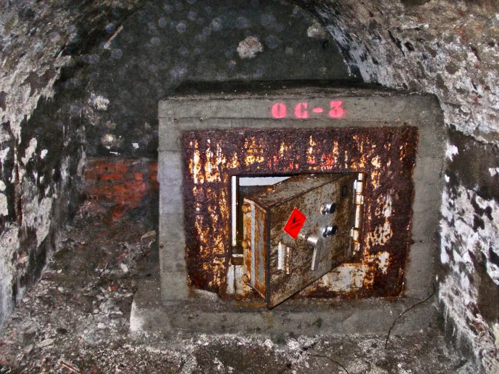 Polvorín abandonado en el interior del Pozo Calderon de la Minero Siderúrgica de Ponferrada (MSP). Villager de Laciana. Villablino. León 2016