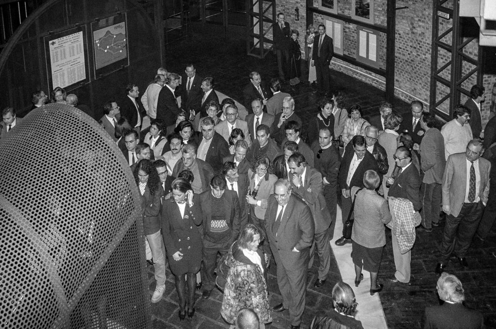 Visita de publico y autoridades el día de la inauguración del Museo de La minería y la Industria de Asturias. El Entrego. San Martín del Rey Aurelio. Abril 1994