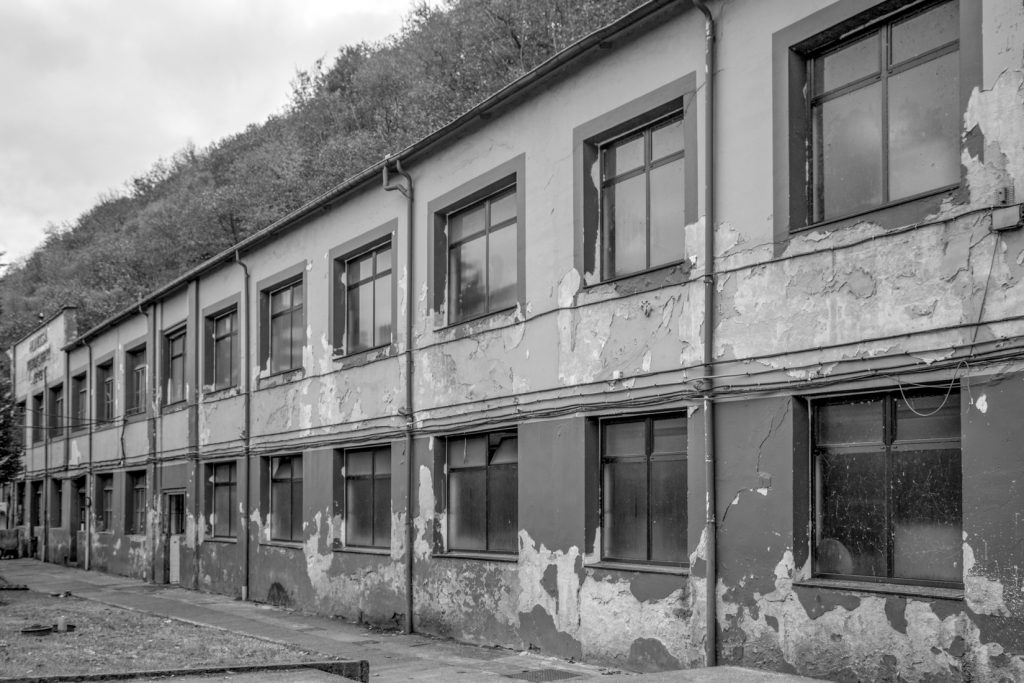 Vista exterior del edificio principal del Pozo Carrio. Laviana. Asturias 2016