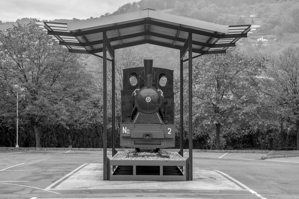 Locomotora en el  exterior del Museo de La Minería y la Industria de Asturias. El Entrego. San Martín del Rey Aurelio. Asturias 2016