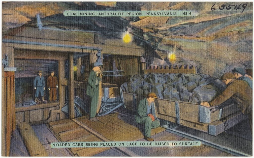 Postal de la minería del carbón. Colocando los vagones cargados en la jaula para subirlos a la superficie. Coal Region de Pensilvania. Estados Unidos. 1930