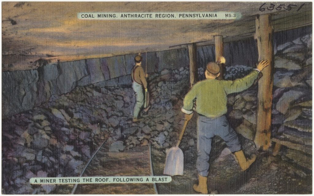 Postal de la minería del carbón. Un minero comprobando el techo tras una explosión. Coal Region de Pensilvania. Estados Unidos. 1930