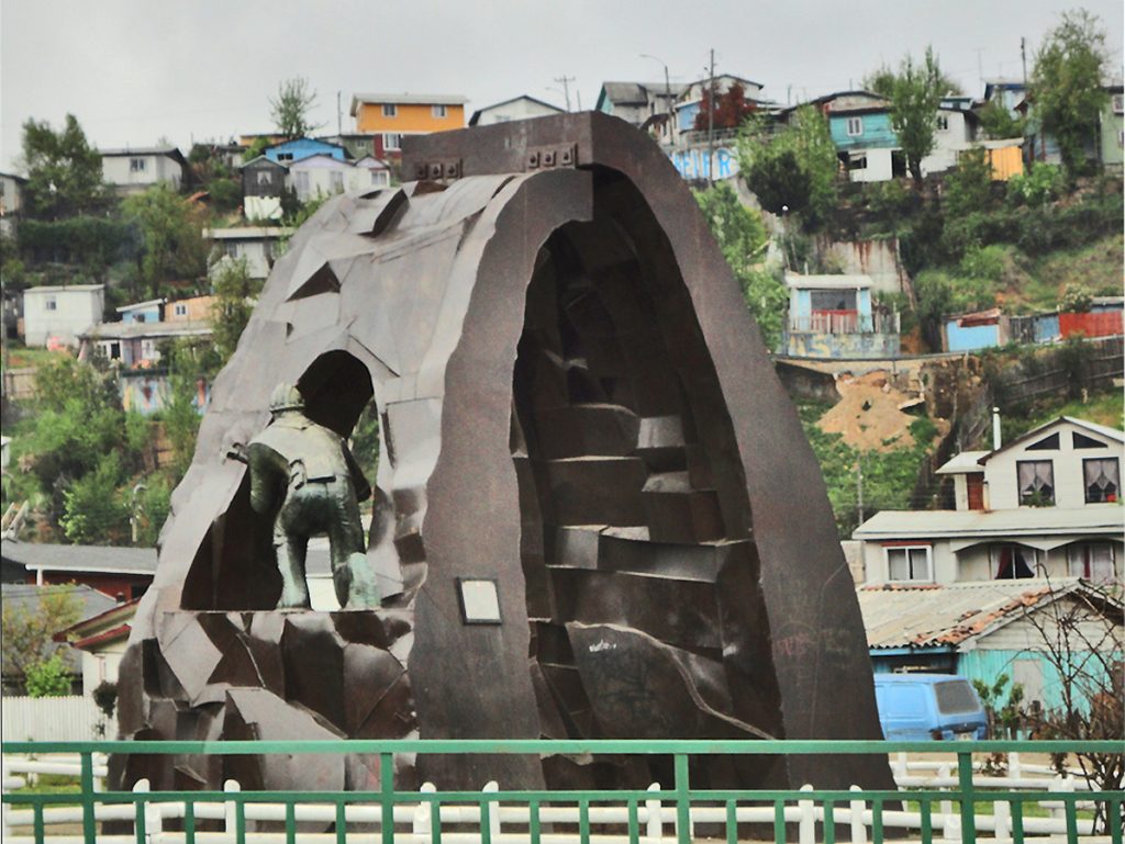 Monumento al minero situado en la localidad de Curanilahue, en la VIII Región (Región del Bío Bío). Chile 2016
