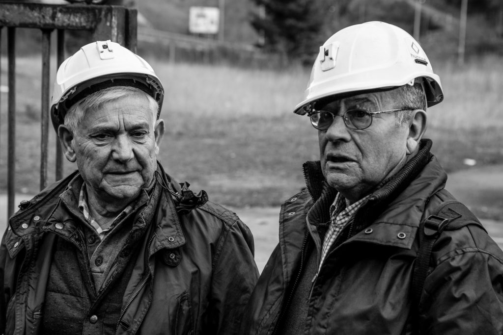 Visita de antiguos trabajadores mineros de la Cuenca de Sabero al Memorial del Pozo Sotón. S.M.R.A. Asturias. 2017