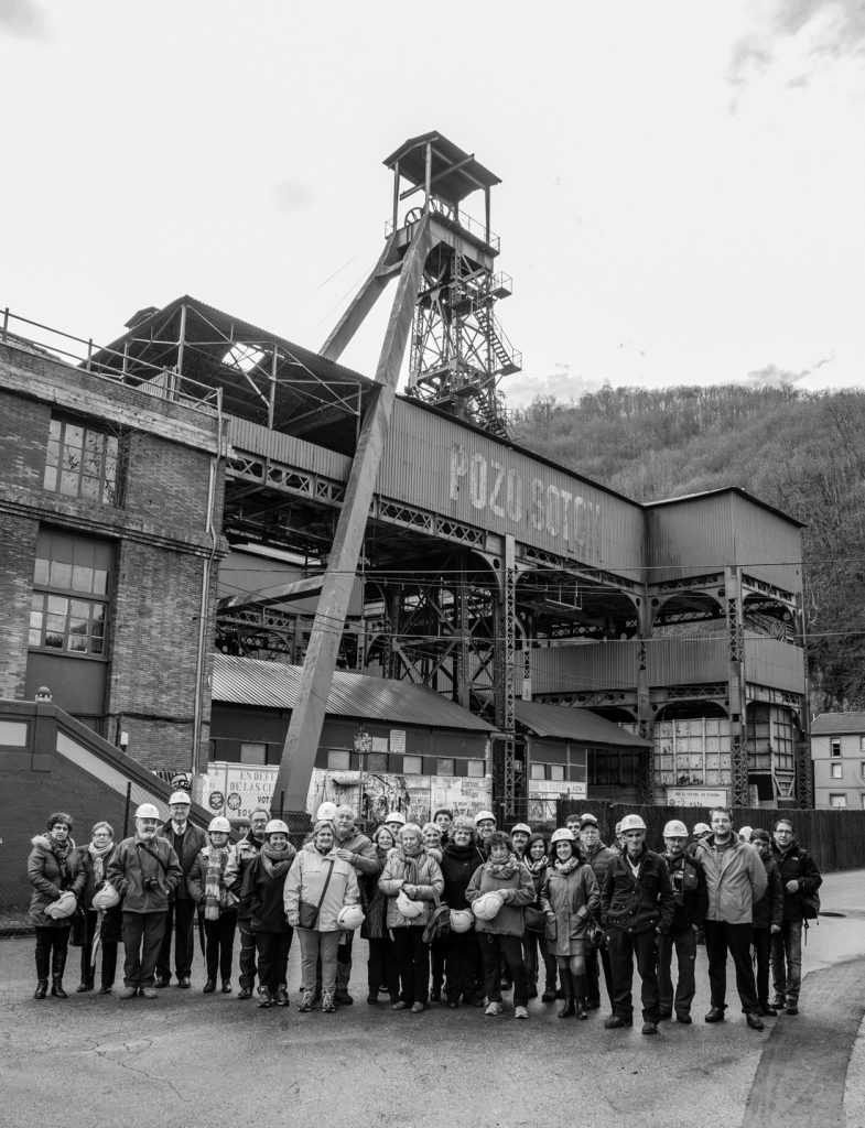 Visita de antiguos trabajadores mineros de la Cuenca de Sabero al Memorial del Pozo Sotón. S.M.R.A. Asturias. 2017
