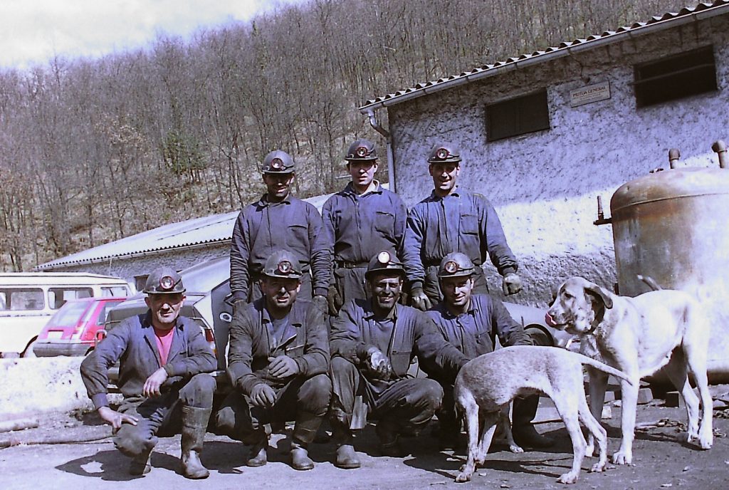 Mineros en el exterior de la Mina del Valdeloso S.L. Folgoso de la Ribera. Leon 1999