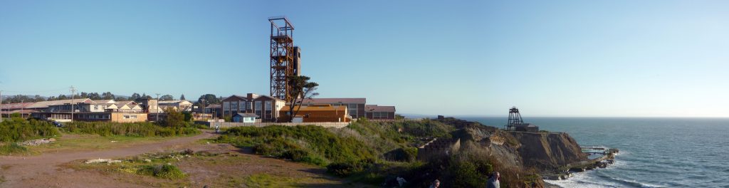 Vista de las instalaciones abandonadas de los Piques Nuevos o Piques Carlos Cousiño en Lota. Chile 2008