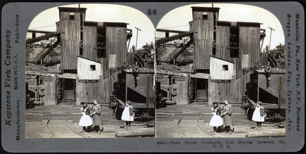 Fotografía estéreo de un pozo minero de antracita en Scranton, Pensilvania. Estados Unidos. 1909.