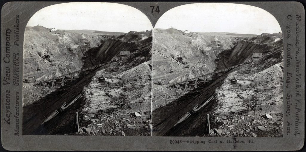Fotografía estéreo de la extracción de carbón a cielo abierto en Hazleton, Pensilvania. Estados Unidos. 1909.