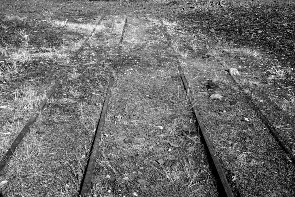 Restos de las vías de transporte en el Parque de la minería del Pozo Julia. Fabero. León. 2017
