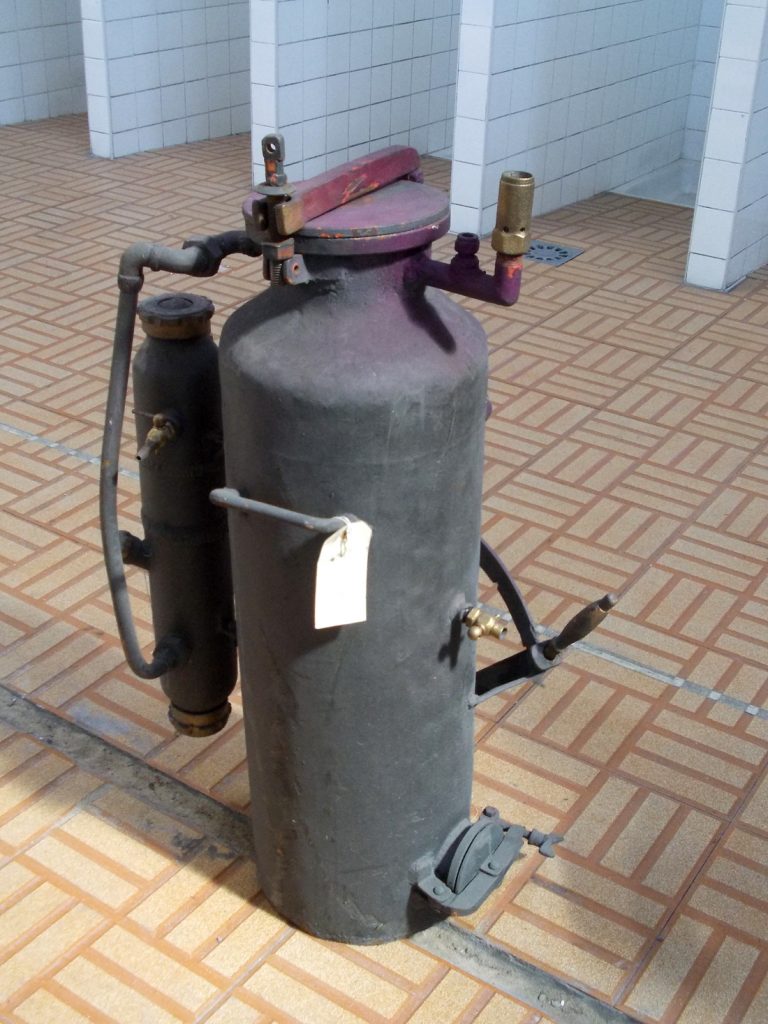 Material minero expuesto en la zona de duchas del Pozo Julia. Fabero. León. 2016