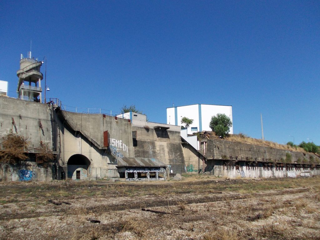 Vista de la zona oriental de los antiguos cargaderos de carbón de La Placa. Ponferrada, León. 2016