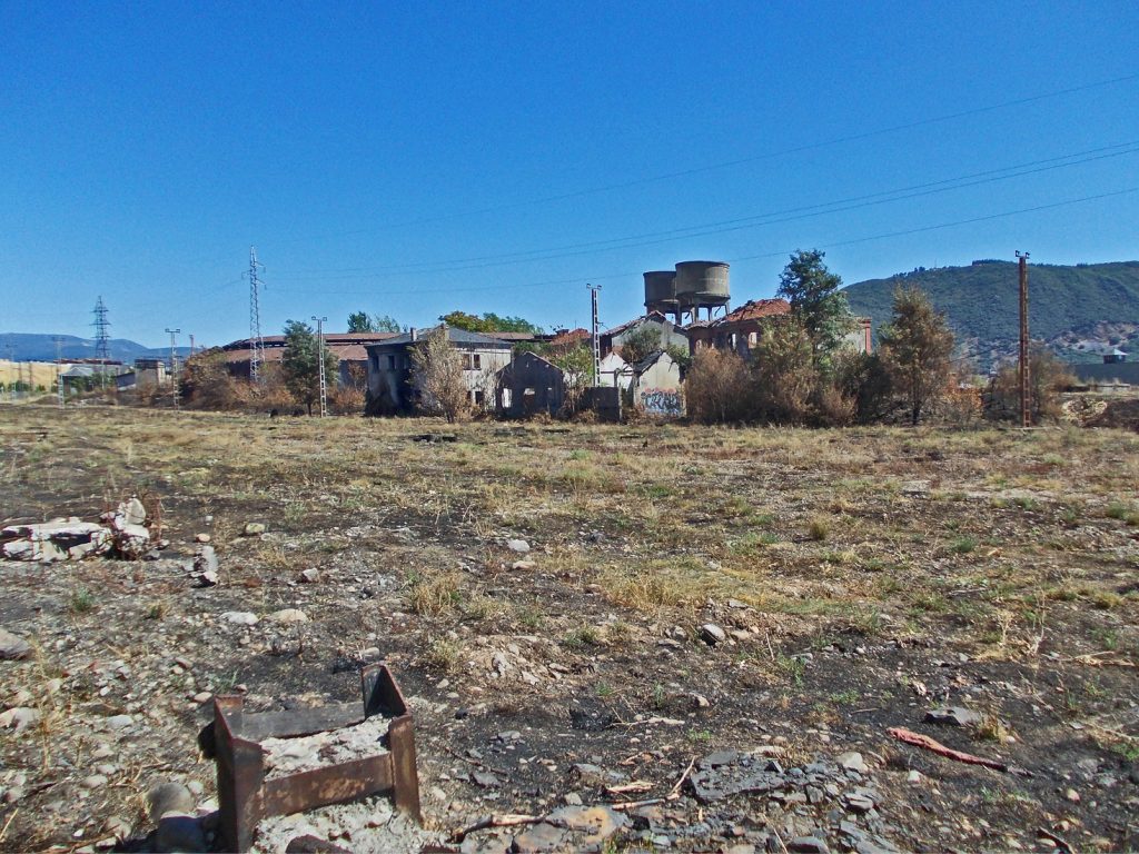 Vista exterior de los antiguos cargaderos de carbón de La Placa. Ponferrada, León. 2016