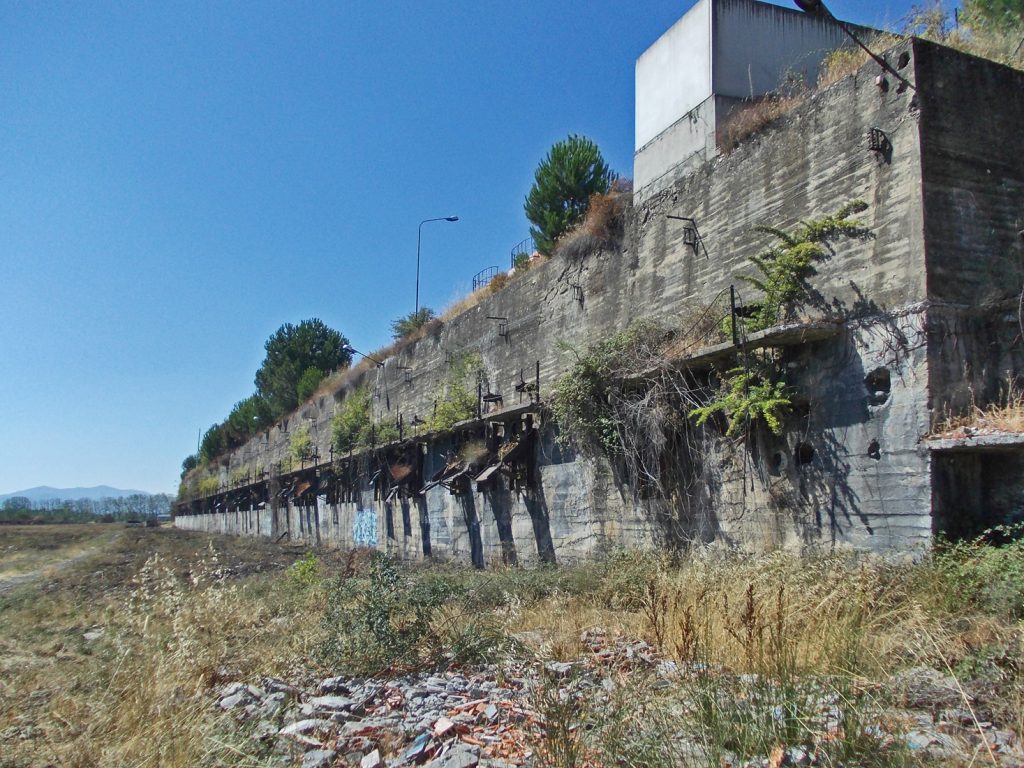 Vista oriental de los antiguos cargaderos de carbón de La Placa. Ponferrada, León. 2016