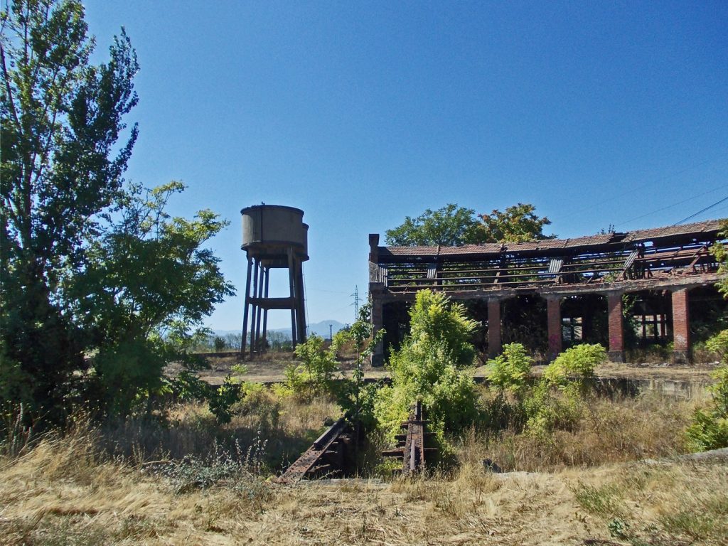 Depósitos de agua de los antiguos cargaderos de carbón de La Placa. Ponferrada, León. 2016