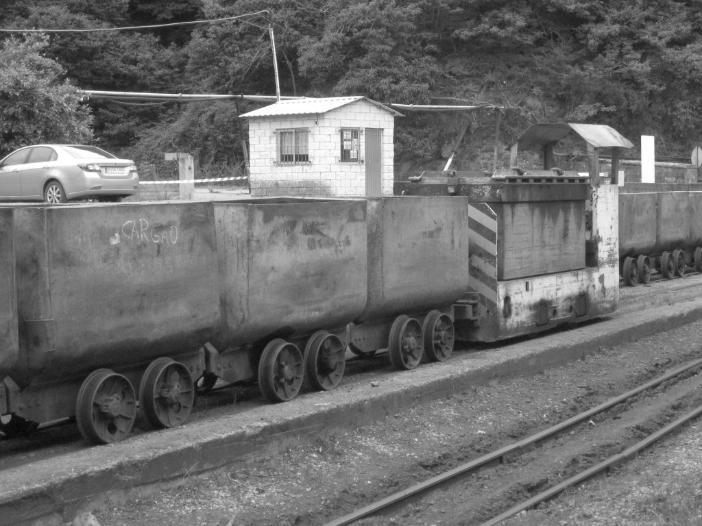 Locomotora de transporte a batería. Pozo Carrio. Laviana 2017