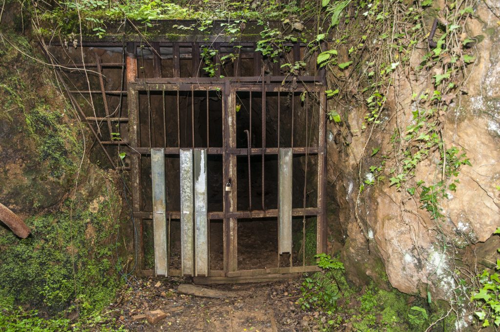 Mina San José. Entrada al socavón. Novales, Alfoz de Lloredo, Cantabria. 2017