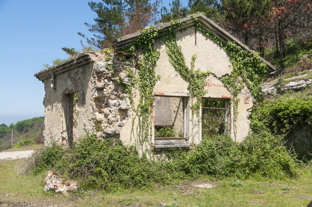 Pozo Lacuerre, del Grupo Minero La Florida. Edificio de la máquina de extracción. Herrerías, Cantabria. 2017