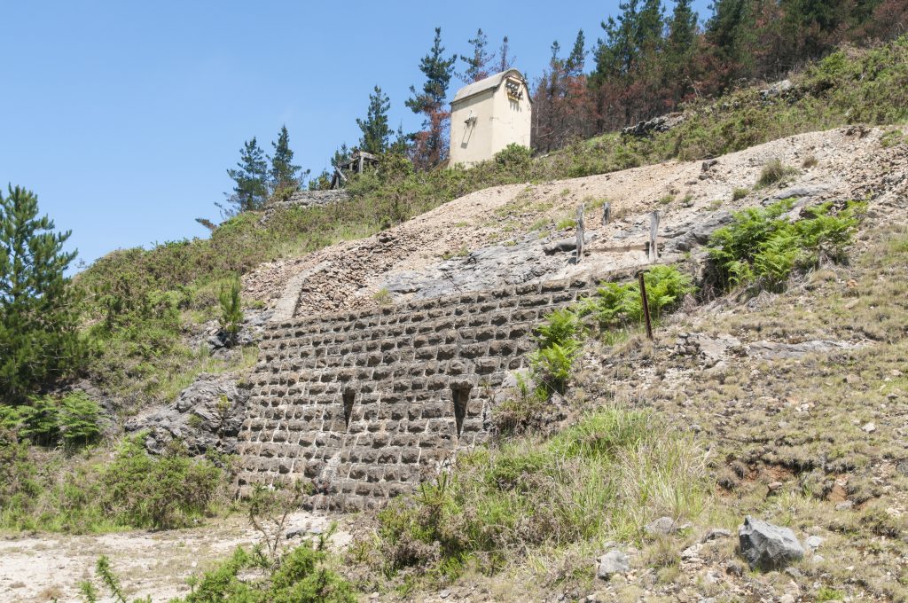 Pozo Lacuerre, del Grupo Minero La Florida. Cargadero de mineral. Herrerías, Cantabria. 2017