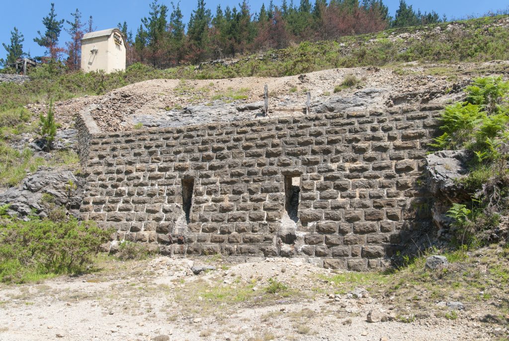 Pozo Lacuerre, del Grupo Minero La Florida. Cargadero de mineral. Herrerías, Cantabria. 2017
