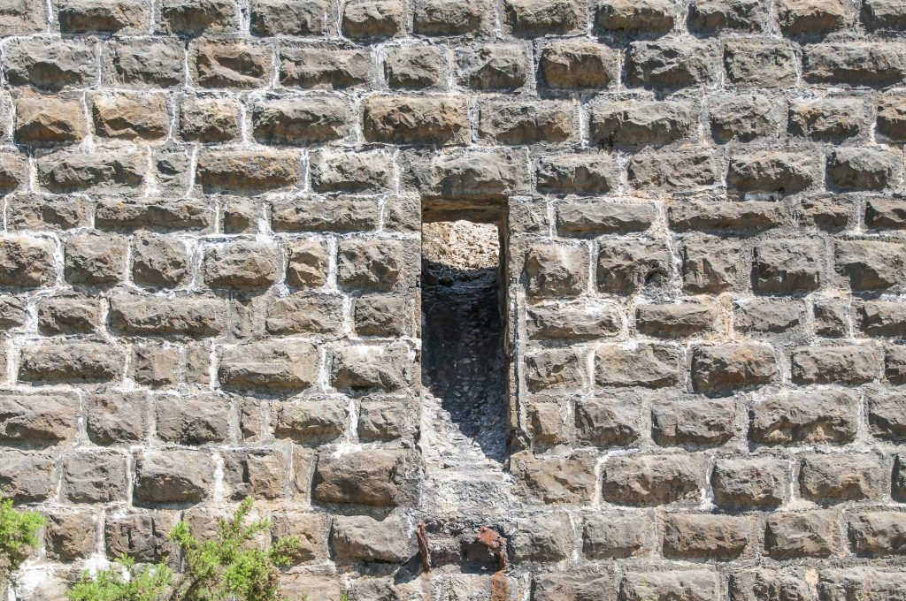 Pozo Lacuerre, del Grupo Minero La Florida. Cargadero de mineral. Herrerías, Cantabria. 2017