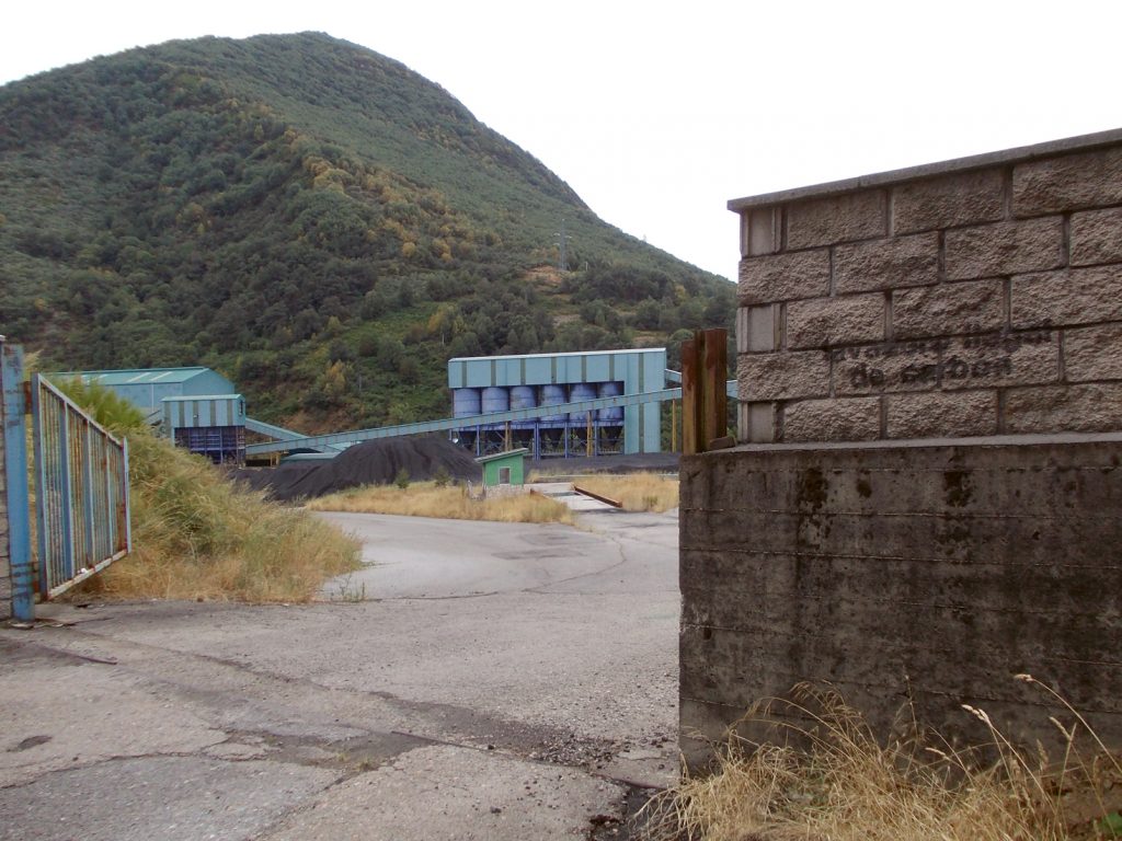 Entrada al lavadero de la MSP, Villablino, León. 2016