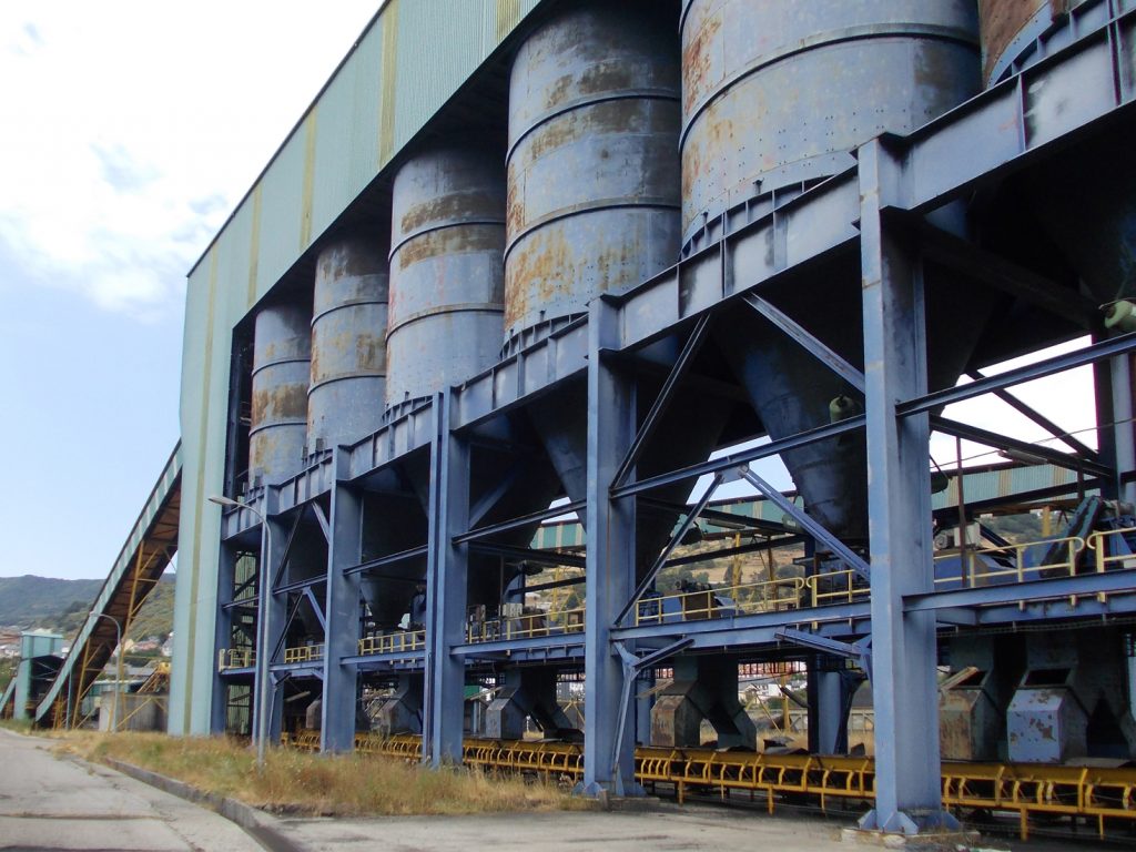 Tolvas de almacenaje del lavadero de la MSP, Villablino, León. 2016