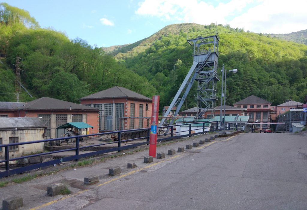 Vista exterior del Pozo Nicolasa. Valle de Ablaña. Mieres. Asturias. 2017