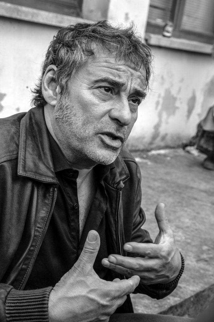 El actor Eduard Fernández durante el rodaje de la serie de TV “La Zona”. Pozo Candín. Langreo. Asturias. 2017