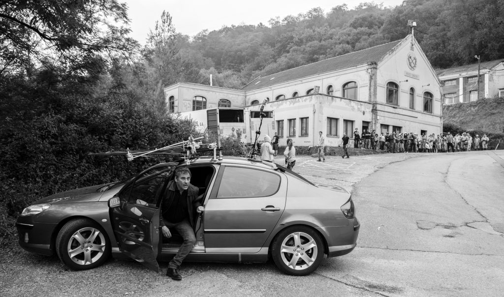 El actor Eduard Fernández durante el rodaje de la serie de TV “La Zona”. Pozo Candín. Langreo. Asturias. 2017
