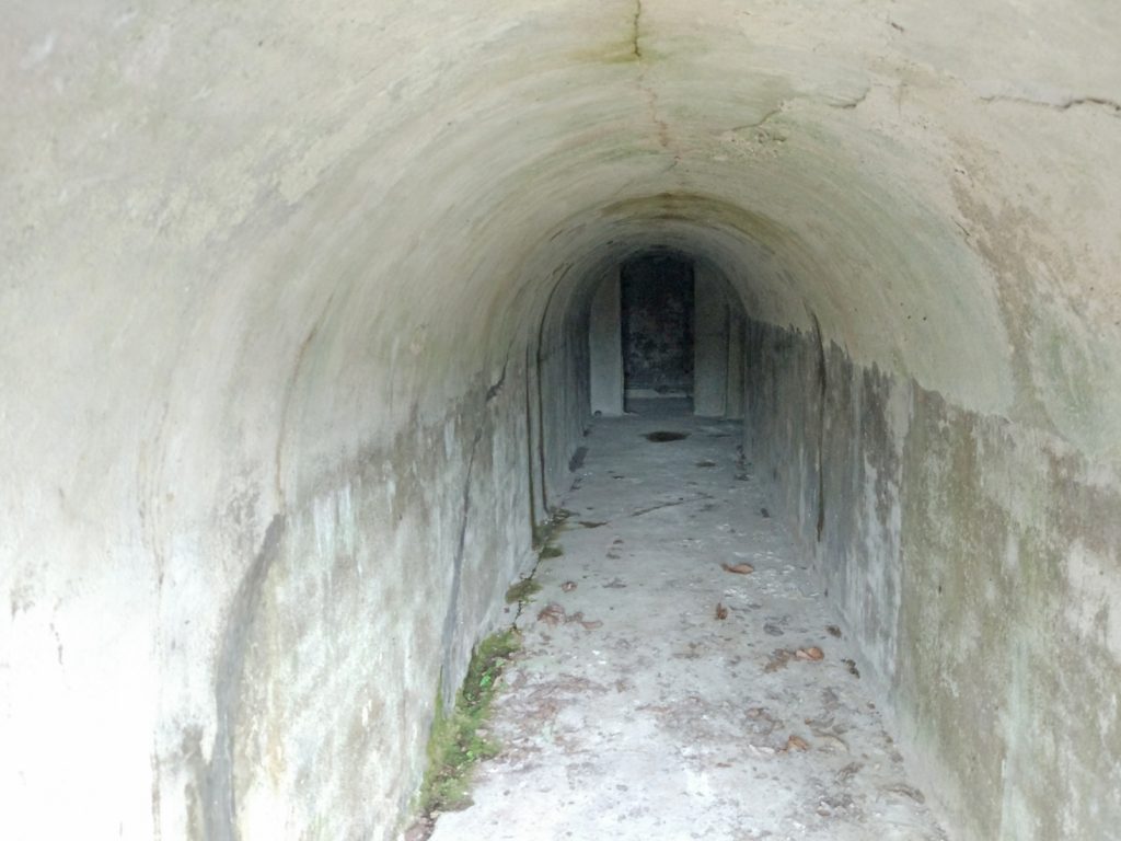Interior del polvorín de Pozo Espinos. Valle de Turón. Mieres. Asturias. 2017