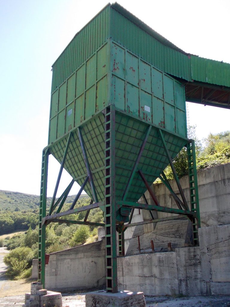 Silo de almacenamiento en el Piso 1 del Grupo Xaral de la MSP. Brañas de Caboalles. Villablino. León. 2016