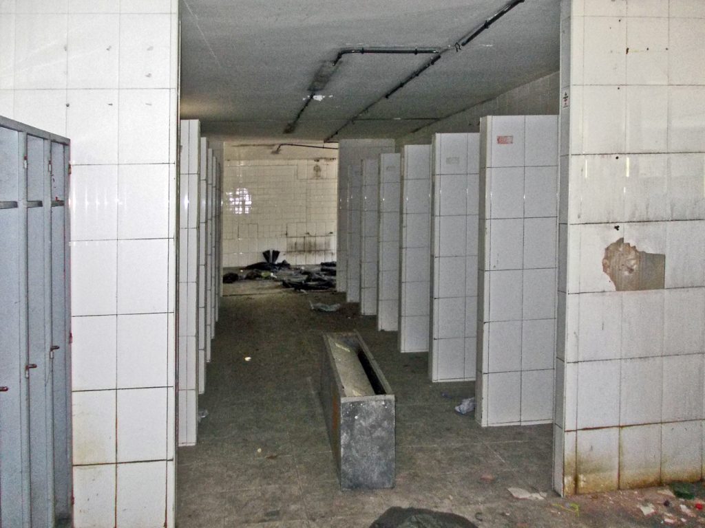 Interior de la casa de obreros del Piso 1 del Grupo Xaral de la MSP. Brañas de Caboalles. Villablino. León. 2016