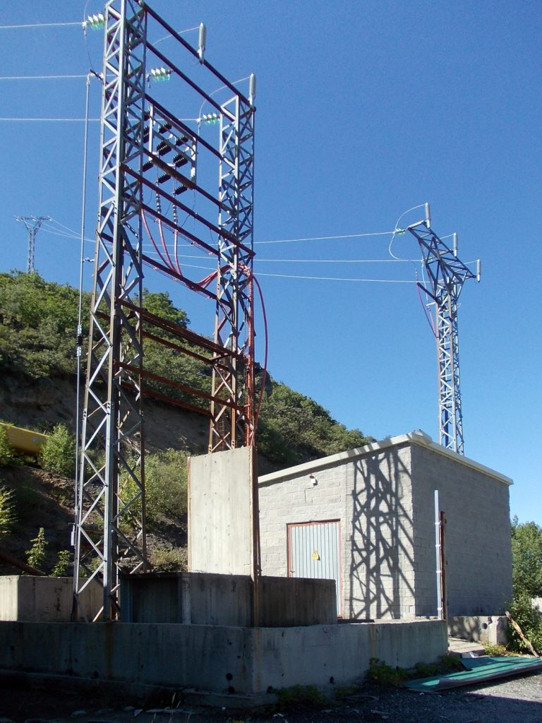 Acometida de los transformadores eléctricos del Grupo Xaral de la MSP. Brañas de Caboalles. Villablino. León. 2016