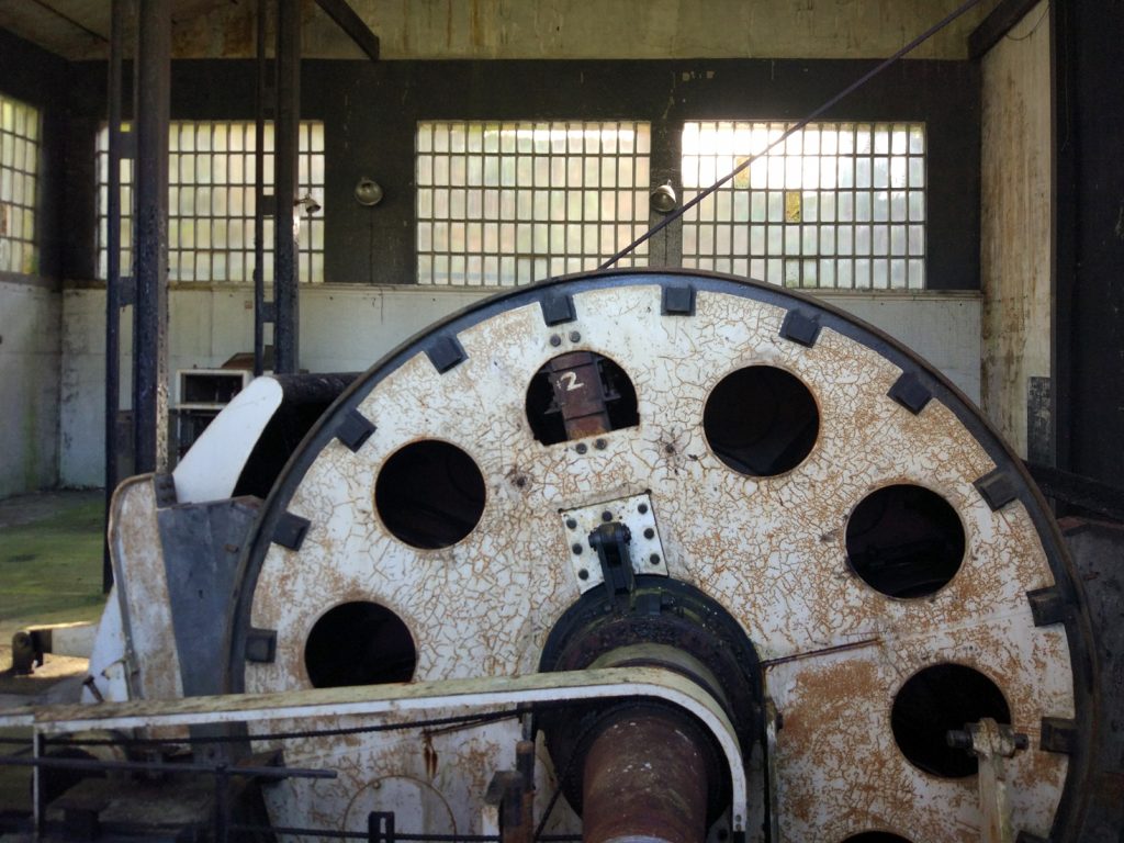 Detalle de la máquina de extracción del Pozu Tres Amigos. Güeria San Xuan. Mieres. Asturias. 2017