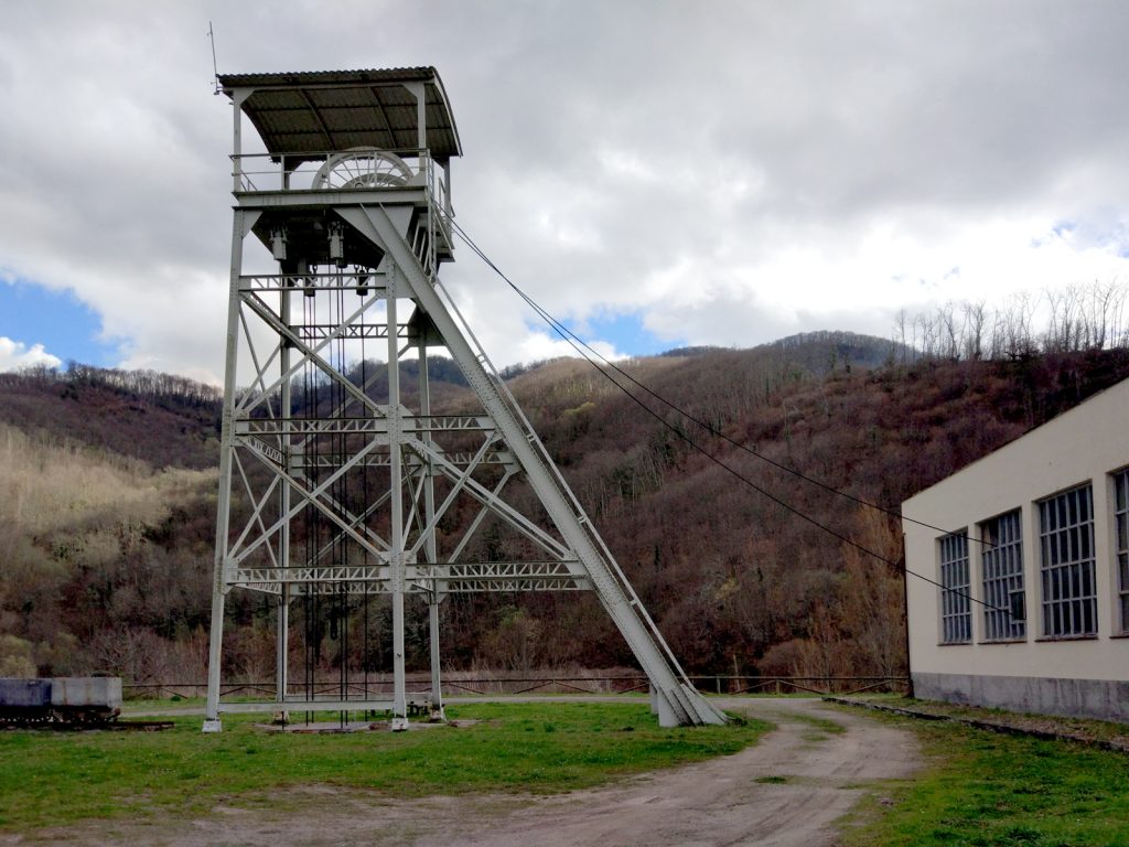 Vista lateral del Pozu San Jerónimo. Teverga. Asturias. 2017