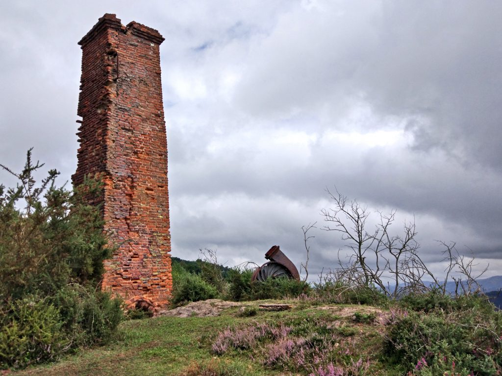 Chimenea del Pozu Esperanza o El Tarronal. Valle de San Tirso. Mieres. Asturias. 2017
