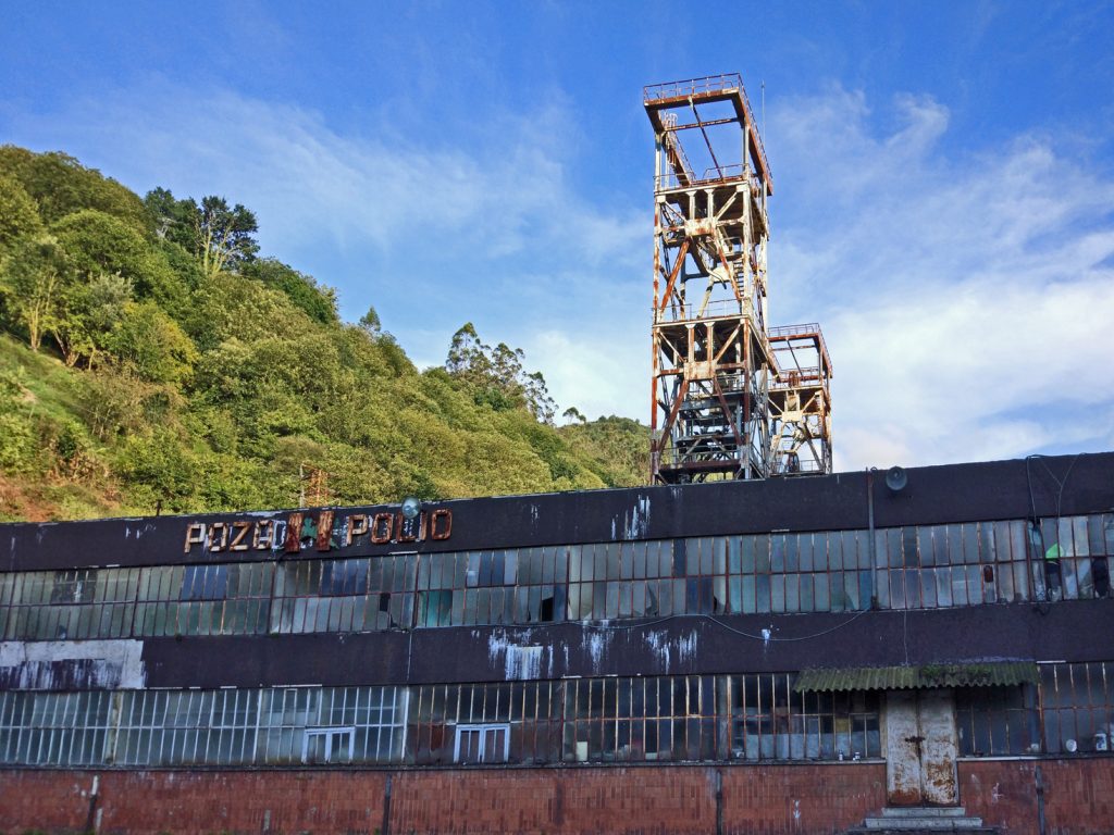 Vista lateral del Pozu Polio. Güeria San Xuan. Mieres. Asturias. 2017