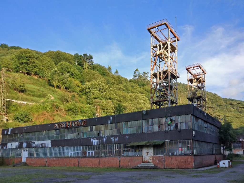 Vista lateral del Pozu Polio. Güeria San Xuan. Mieres. Asturias. 2017