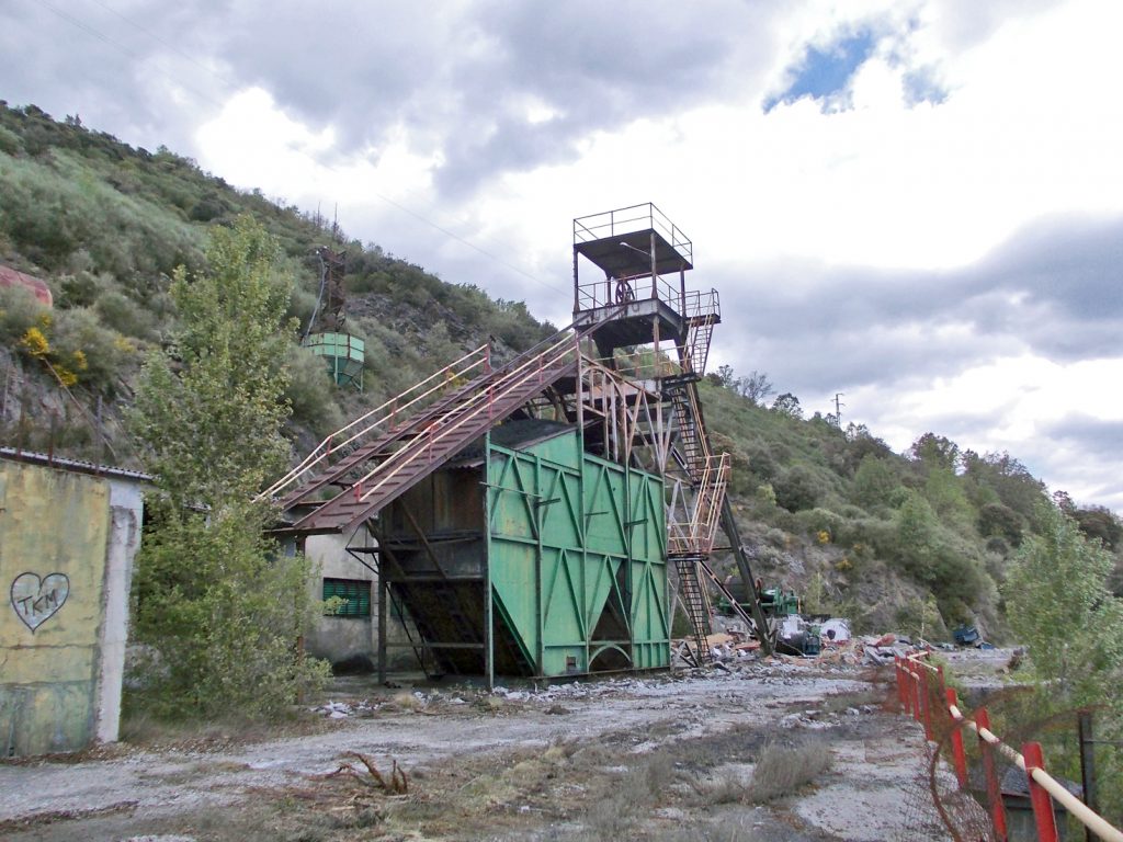 Vista del desaparecido castillete de la Mina Campomanes Hermanos. Santa Cruz de Montes, Torre del Bierzo. León. 2017