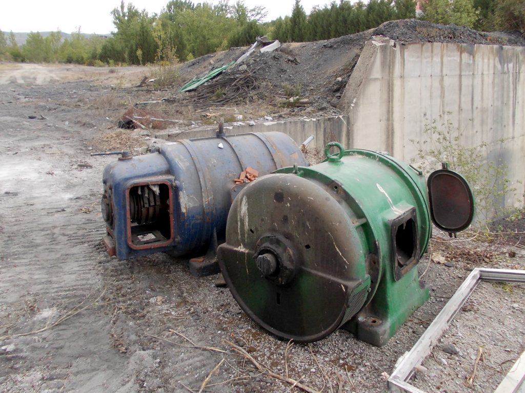Vista de los motores desmantelados en la Mina Campomanes Hermanos. Santa Cruz de Montes, Torre del Bierzo. León. 2017