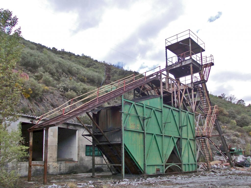 Vista del desaparecido castillete de la Mina Campomanes Hermanos. Santa Cruz de Montes, Torre del Bierzo. León. 2017