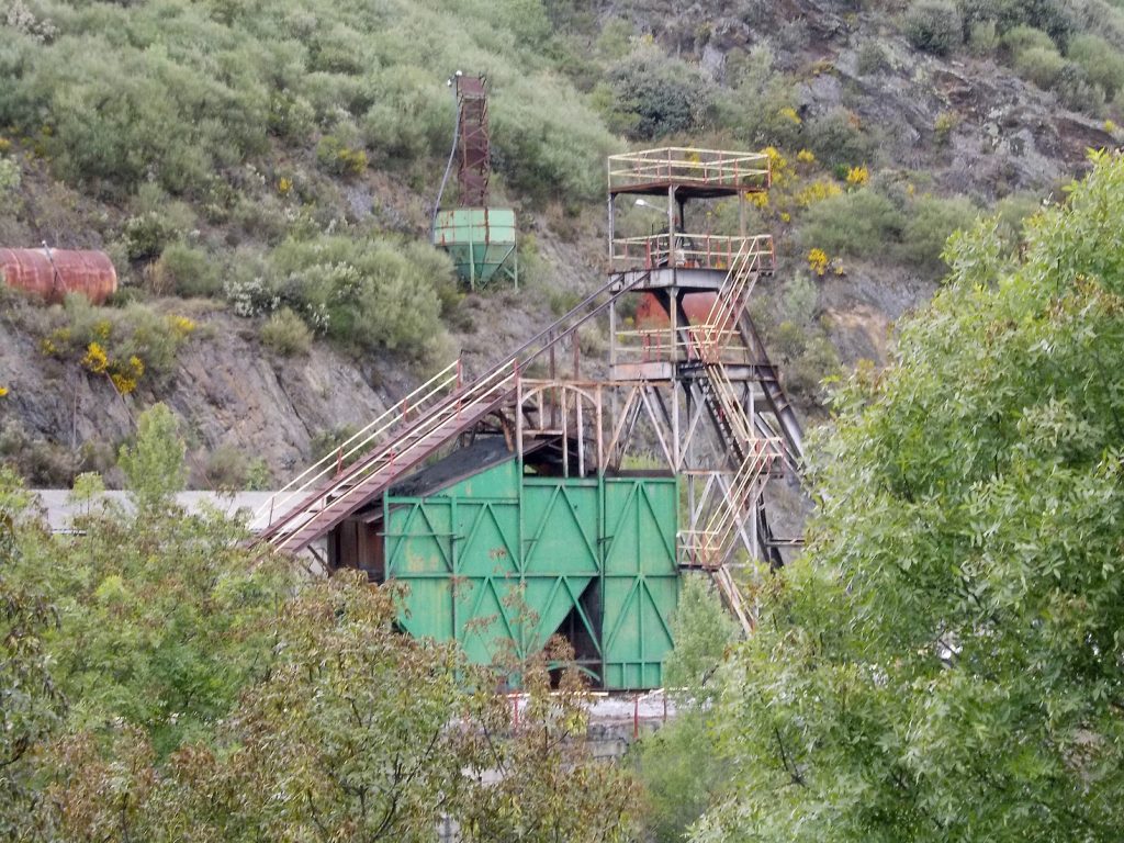 Vista del desaparecido castillete de la Mina Campomanes Hermanos. Santa Cruz de Montes, Torre del Bierzo. León. 2017