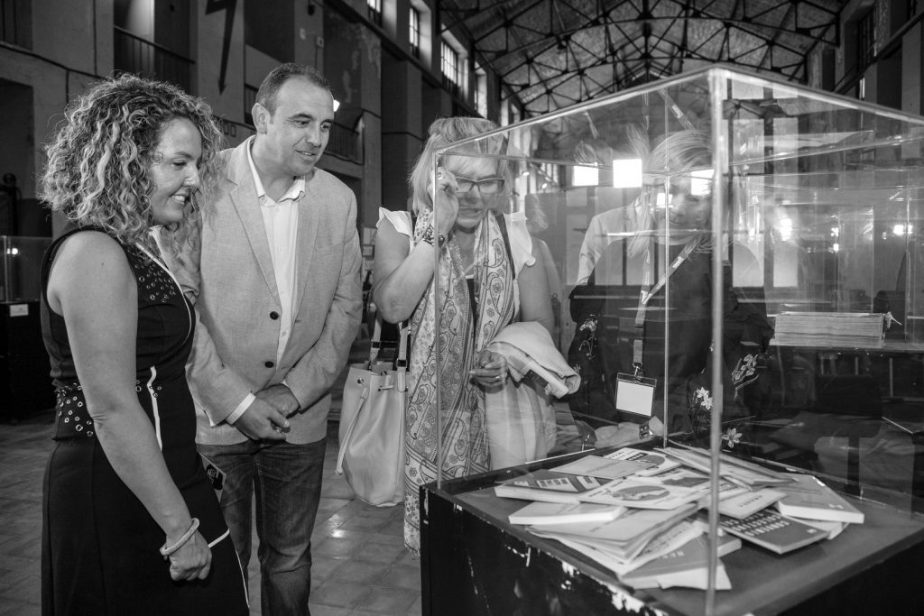 María Teresa Mallada, presidenta de Hunosa y autoridades, en la Exposición 50 Años de Hunosa en imágenes, durante la feria de FETUMI. Pozo Sotón. San Martín del Rey Aurelio. Asturias. 2017