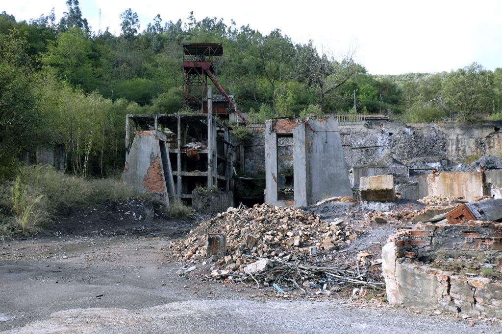 Vista general del Pozu Esperanza o El Tarronal. Valle de San Tirso. Mieres. Asturias. 2016