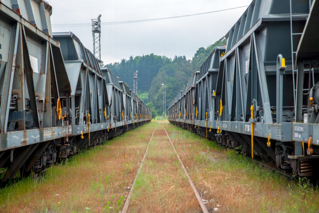 Vagones de carga de carbón de FEVE IV. Estación de Figaredo. Mieres. Asturias. 2016.