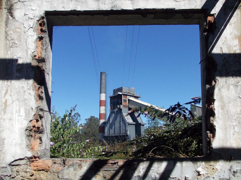 Vista exterior Industria Química del Nalón. Ciaño. Langreo. Asturias. 2016.