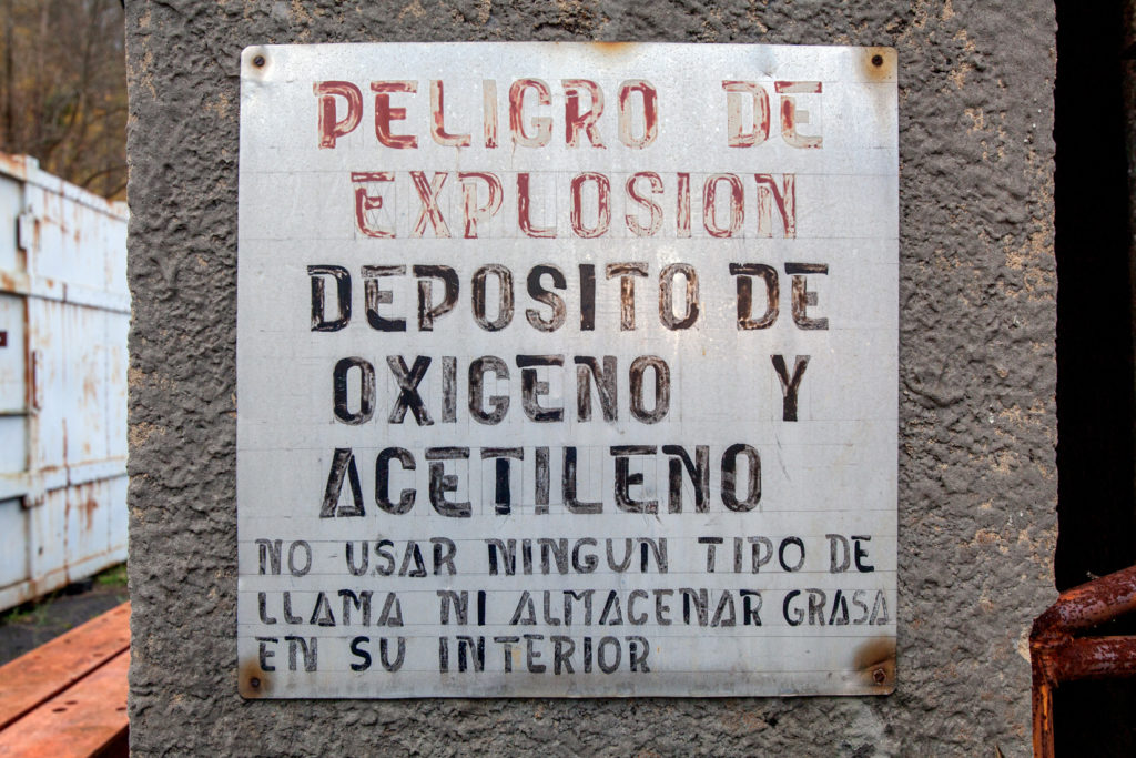 Cartel de seguridad. Pozo Montsacro. Morcín. Asturias. 2016.