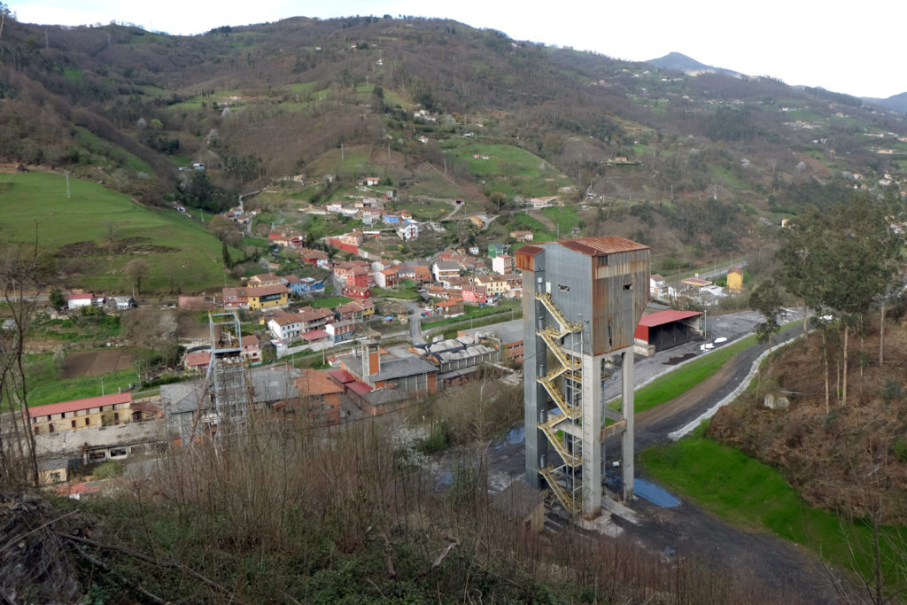 Vista aérea de Minas de Figaredo. Valle de Turón. Mieres. Asturias. 2017